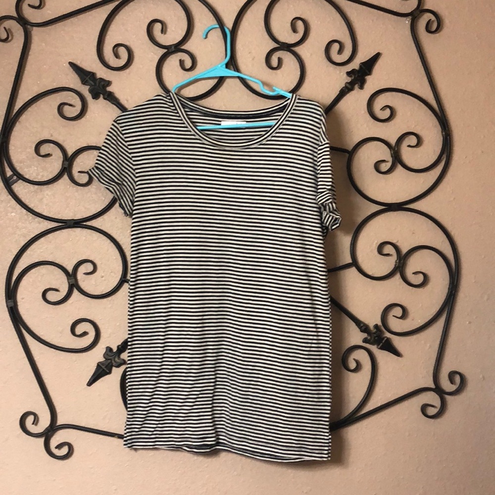 Black and white tshirt